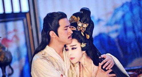 青笺未寄误红妆